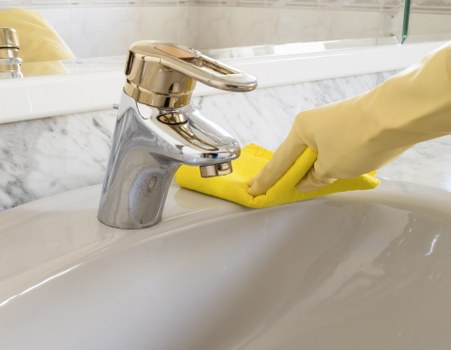Earlscourt cleaning service team preparing a fresh and tidy room